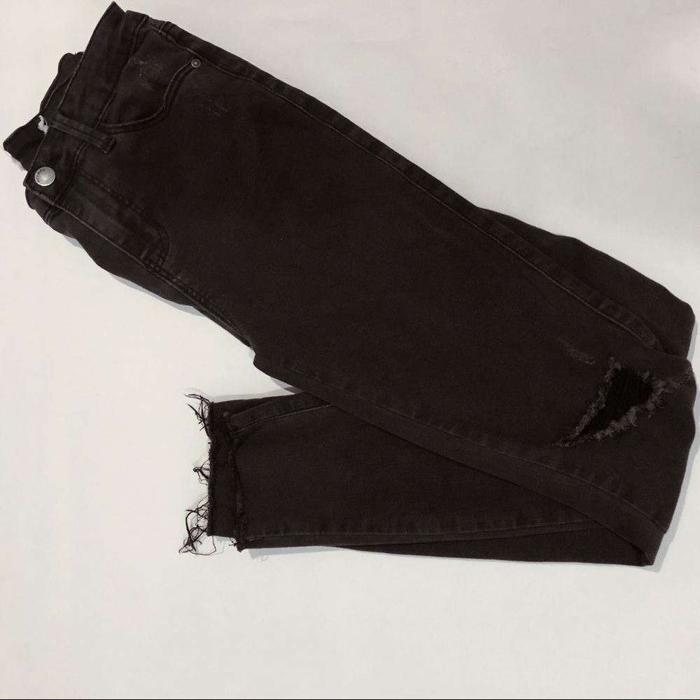 High-waisted black jean